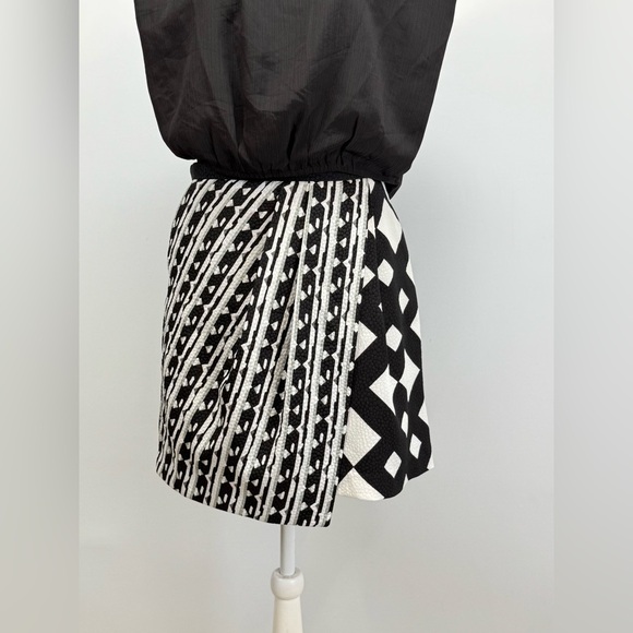PETER PILOTTO for TARGET Black and White Asymmetrical Mini skirt size 6 - Picture 4 of 13